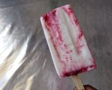 Foto del paso 4 de la receta: Paletas Heladas de Queso con Zarzamora