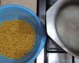 A picture of step 1 of Wok-fried Mushroom Cream Pasta.