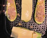Foto del paso 2 de la receta: Calabacitas rellenas en freidora de aire
