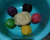 Foto langkah ke 3 dari resep Kuping gajah rainbow.