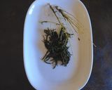 Foto del passaggio 1 della ricetta Frittelle di salicornia e alici con zenzero marinato