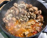 Une image de l'étape 17 de Sauté de porc aux champignons, carottes et tomates.