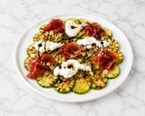 Foto del paso 2 de la receta: Ensalada de calabacín, jamón serrano y mozzarella