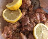 صورة لخطوة 1 من وصفة صدور دجاج بالليمون والفطر والكريمة 🥘