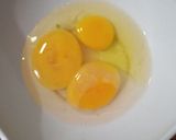 Foto langkah ke 3 dari resep Telur Dadar Padang.