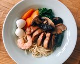 Hình bước làm 11 của món Mì Tàu Thập Cẩm Gà Ngũ Vị