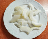 Foto del paso 2 de la receta: Hamburguesas de potro con crema de boletus y cebolla caramelizada