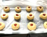 Hình bước làm 4 của món Bánh mứt dâu (jam drops)