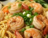 Hình bước làm 6 của món Mì Xào Hải Sản