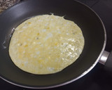 Foto del paso 3 de la receta: Tortilla francesa con atún y tomate sobre tortilla mexicana