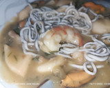 Foto del paso 9 de la receta: Sepia en salsa verde con Surimi