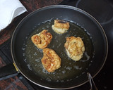 Foto del paso 4 de la receta: Coliflor rebozada con puré de papas, longaniza y mojo