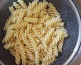 A picture of step 1 of Spinach pasta.