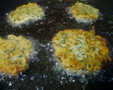 Foto del paso 4 de la receta: Tortitas de calabacín y harina de garbanzo