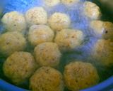 A picture of step 5 of Bún Bò Huế.