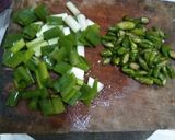 Foto langkah ke 2 dari resep 30. Tumis gandul tempe semangit.