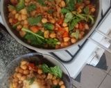 Foto del paso 2 de la receta: Guiso de garbanzos con espinaca y huevo