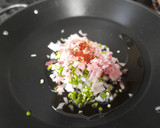 Foto del paso 1 de la receta: Arroz de panceta curada y espárragos