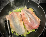Foto del paso 4 de la receta: Jurel guisado con patata y cebolla