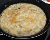 Foto del paso 6 de la receta: Tortilla de champiñones y cebolla con queso