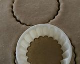 A picture of step 3 of Biscoff sandwich biscuit.