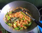 Foto langkah ke 5 dari resep Sambal goreng kentang telur puyuh.