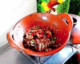Foto langkah ke 4 dari resep Kangkung Daging Iris.