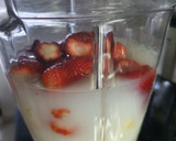 Foto del paso 1 de la receta: Licuado de frutillas y bananas 🍓🍌