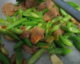 Foto langkah ke 2 dari resep Oseng Buncis bakso.