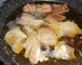 Foto del paso 2 de la receta: Masa de cerdo frita con salsa de tomate, pimiento y cebolla