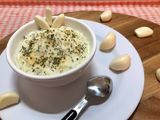 क्रीमी-ड्रीमी गार्लिक डिप(creamy dreamy garlic dip recipe in hindi)