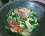 Foto langkah ke 4 dari resep Bayam kuah telur.