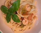 Foto del passaggio 5 della ricetta Fettuccelle al sapore d'estate🌱🦐🏵🥜🏖