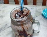 A picture of step 1 of Oreo thick smoothie.