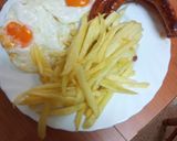 Foto del paso 4 de la receta: Huevos fritos con papas y chistorra método tradicional