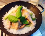 Hình bước làm 3 của món Gà hấp muối, sả, lá chanh phiên bản mới