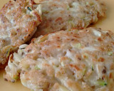 Foto del paso 8 de la receta: Tortitas de calabacín, ensalada de Kale, cañamonesa y Agua de Mar