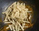 รูปขั้นตอนการทำที่ 2 ของ ผัดหน่อไม้พริกแกงใต้ใส่หมู