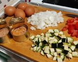 Foto del paso 1 de la receta Tortilla de atún en escabeche y verduras