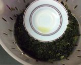 Foto del paso 2 de la receta: Tortilla de espinacas con cebolla caramelizada