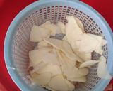 Foto langkah ke 2 dari resep Keripik Singkong Gurih.