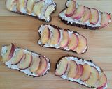 Une image de l'étape 3 de Tartines nectarine/jambon sec.