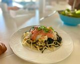 Foto del paso 6 de la receta Espaguetis en salsa con aires tailandeses, almejas en lata y salmón ahumado