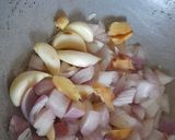 A picture of step 1 of Tofu matar gravy.