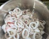 Gambar langkah 1 resipi Kerabu Santan Pucuk Paku & Sotong.