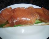 Foto del paso 2 de la receta Bocadillo de aguacate y salmón