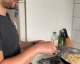 A picture of step 5 of Pasta alla carbonara di Saj e Claudio.