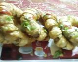 A picture of step 3 of Chicken Potato donut samosa.