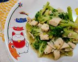 รูปขั้นตอนการทำที่ 4 ของ ผัดบรอกโคลีอกไก่ชิ้น