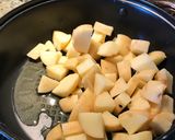 Foto del paso 1 de la receta: Papas guisadas con carne de cerdo